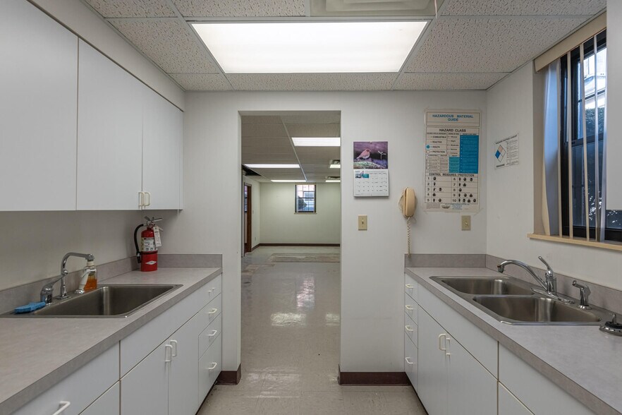 More Photos Of 1130 Vester Ave, Springfield Medical For Lease