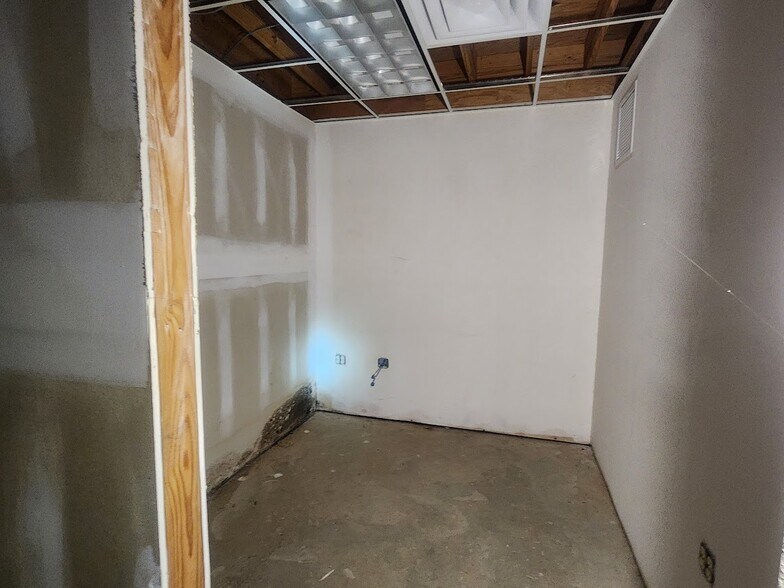More Photos Of Martin Luther King Hwy, Eutaw Warehouse For Sale