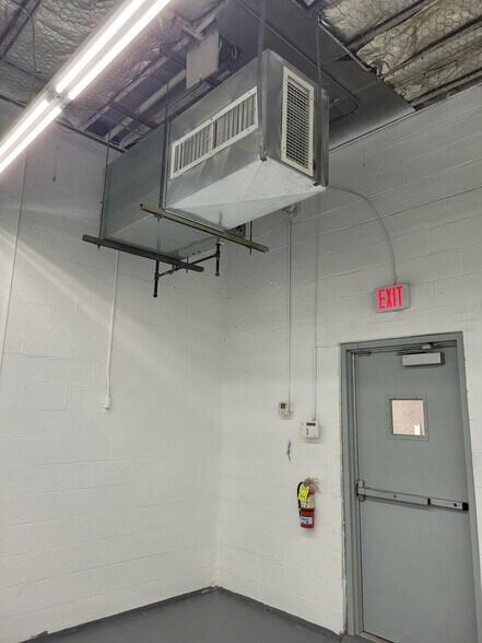 More Photos Of 7836 Oberlin Rd, Elyria Warehouse For Lease