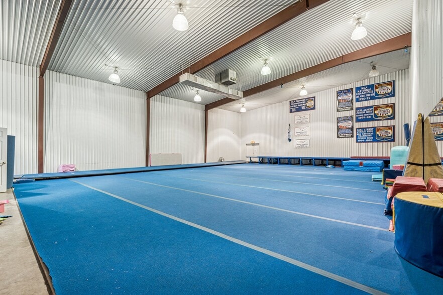 More Photos Of 10130 SE 15th St, Oklahoma City Freestanding For Sale