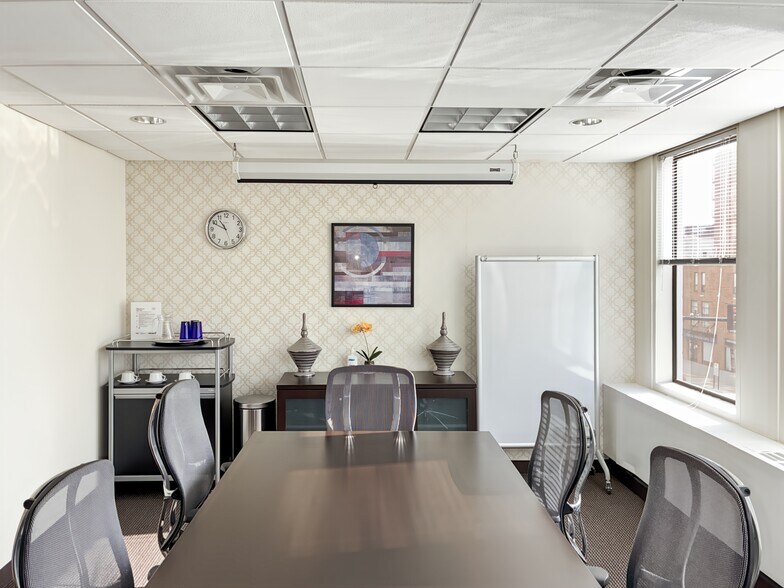 Primary Photo Of 1010 Lake St, Oak Park Coworking Space