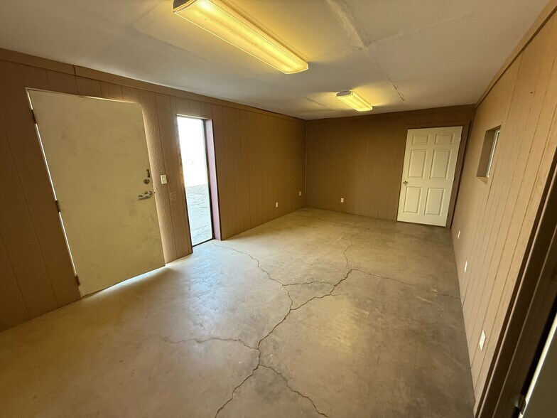 More Photos Of 100 E 9th St, Douglas Warehouse For Sale