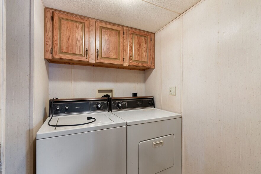 More Photos Of 993 S Hanover St, Pottstown Service For Sale