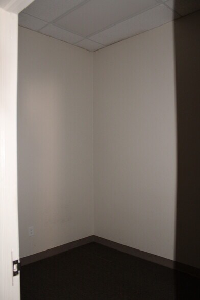 More Photos Of 1275 Anthony Dr, Anthony Medical For Lease