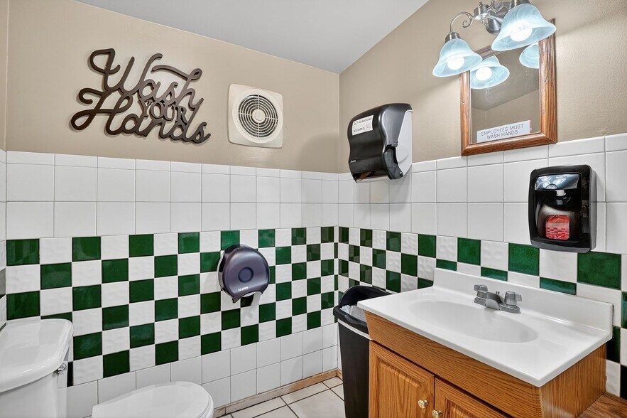 More Photos Of 550 McKeesport Rd, Elizabeth Freestanding For Sale