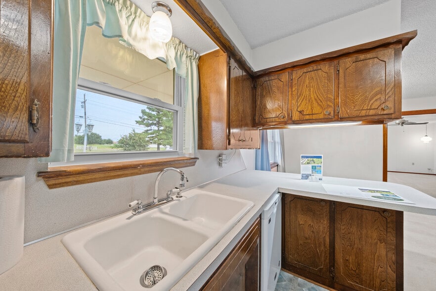 More Photos Of 523 W Country Club Rd, Chickasha Office Residential For Sale