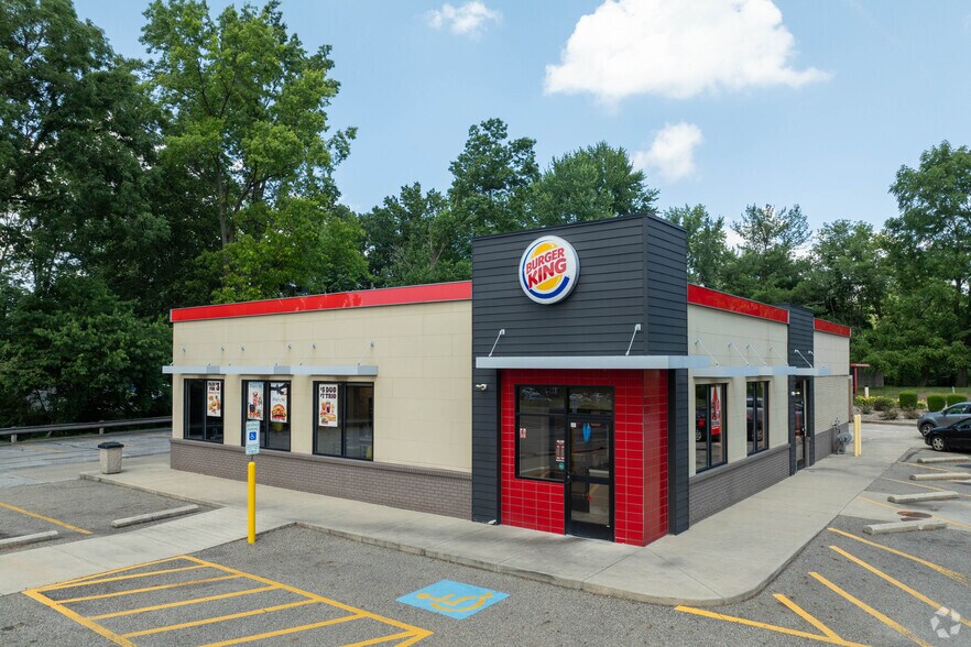 Primary Photo Of 1575 S Water St, Kent Fast Food For Sale