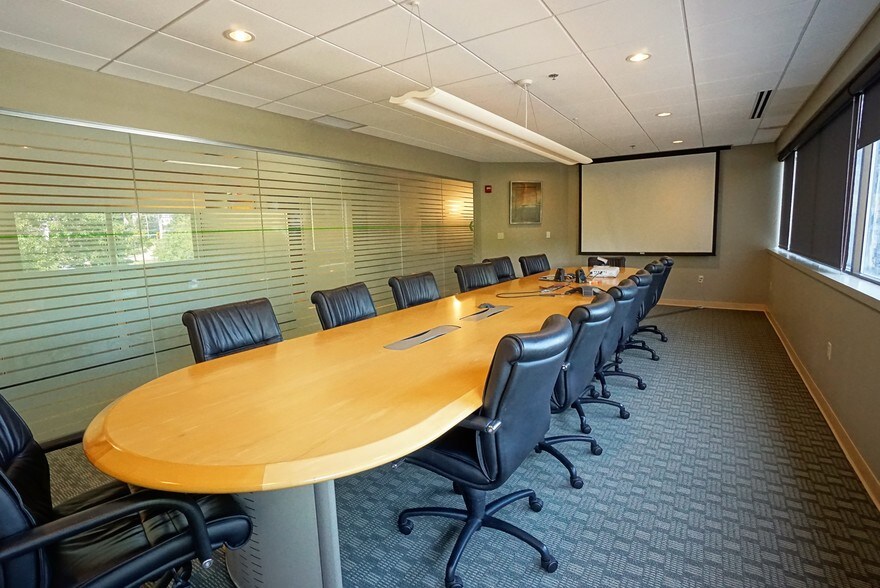 More Photos Of 6 Trafalgar Sq, Nashua Office For Lease