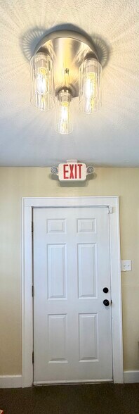 More Photos Of 904 W Lamar Alexander Pky, Maryville Office For Lease