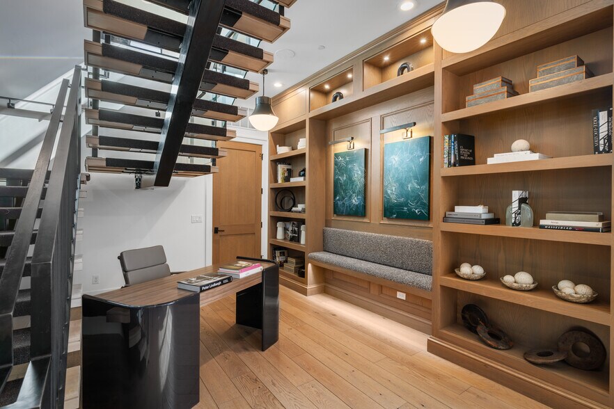 More Photos Of 4554 Forestdale Dr, Park City Showroom For Lease