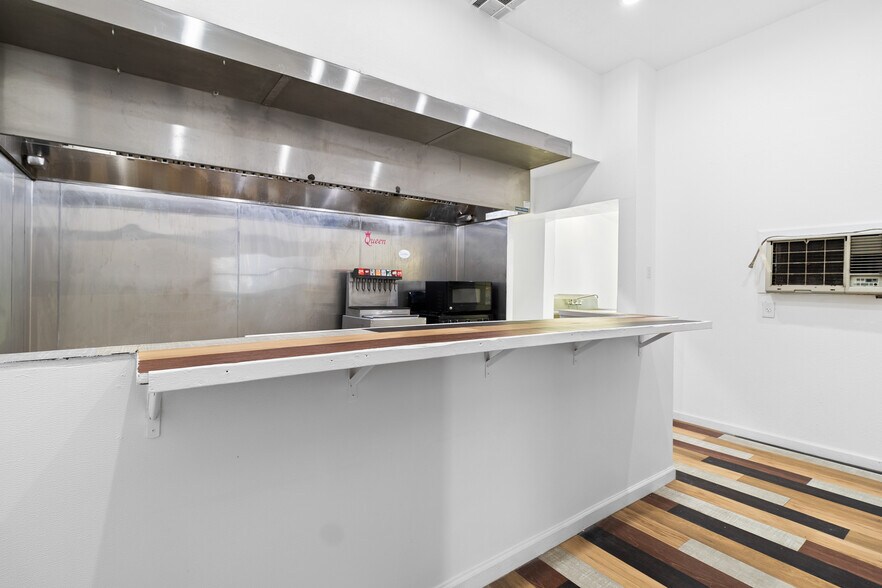 More Photos Of 327 S Robb St, Trinity Specialty For Lease