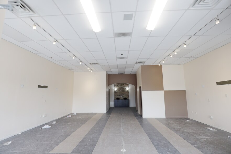 More Photos Of 6281 Som Center Rd, Solon General Retail For Lease