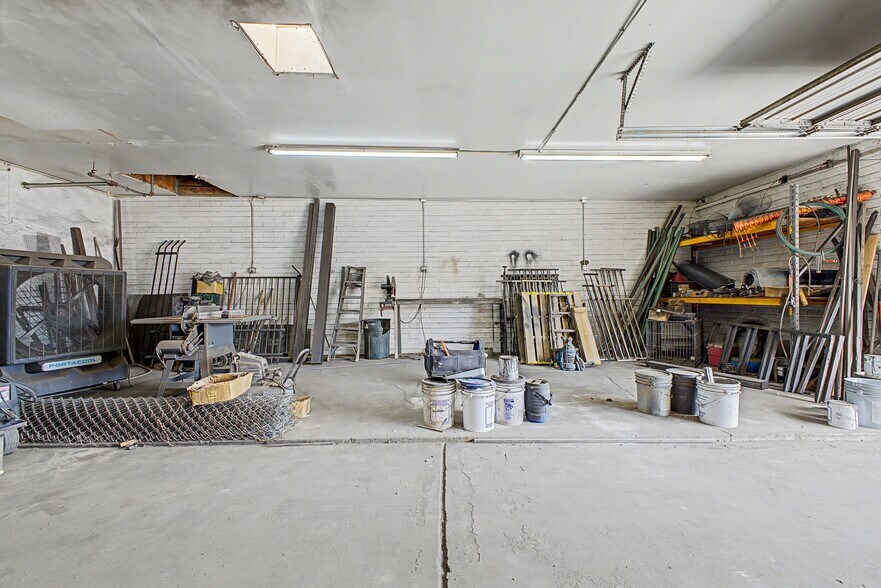 More Photos Of 6819 N 55th Dr, Glendale Warehouse For Lease