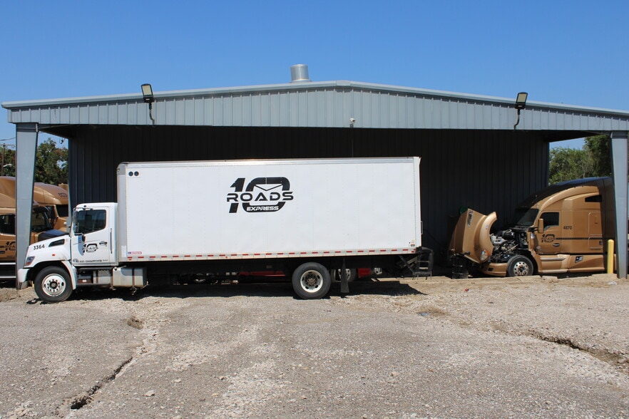 More Photos Of 1936 W Commerce St, Dallas Industrial For Lease