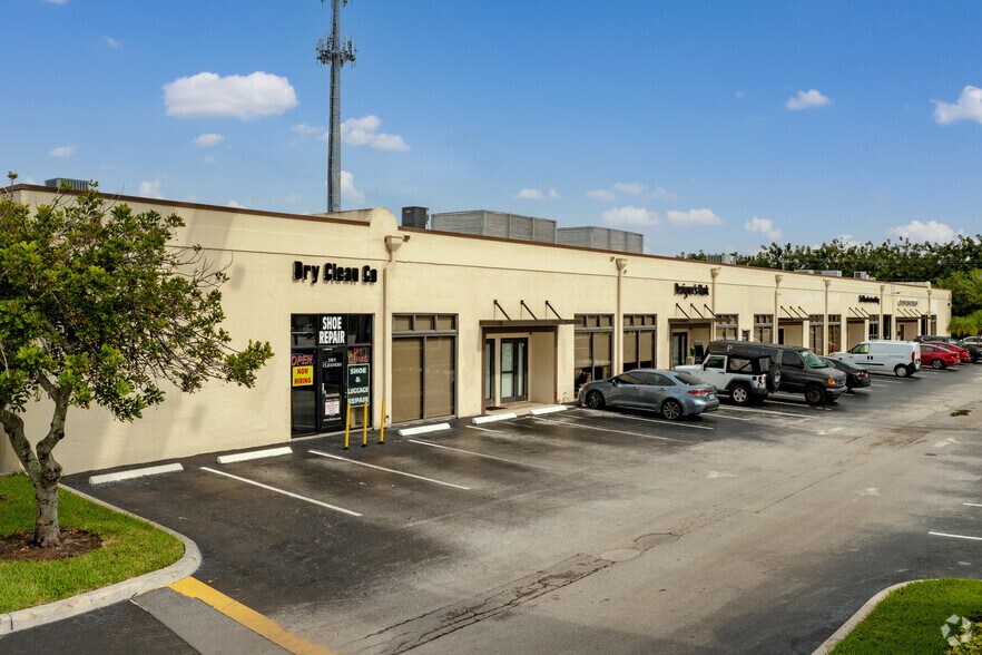 More Photos Of 10018 Spanish Isle Blvd, Boca Raton Warehouse For Lease