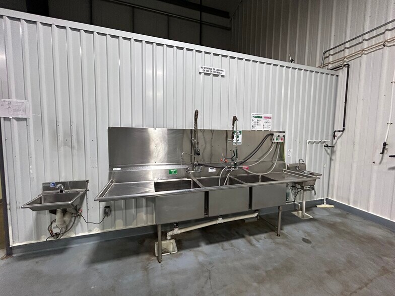 More Photos Of 140 Grove Ct, Healdsburg Manufacturing For Lease