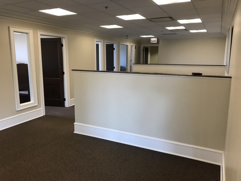 More Photos Of 1 Walker Ave, Clarendon Hills Office For Lease