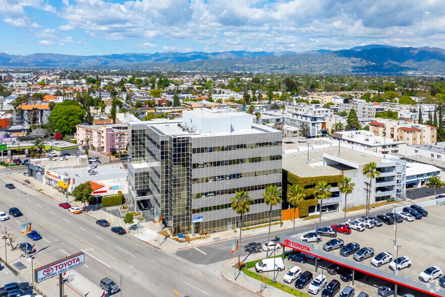 More Photos Of 4640 Lankershim Blvd, North Hollywood Office For Lease