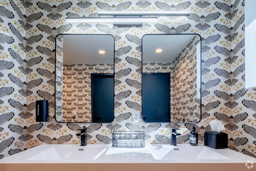 More Photos Of 4045 S Broadway, Englewood Coworking Space