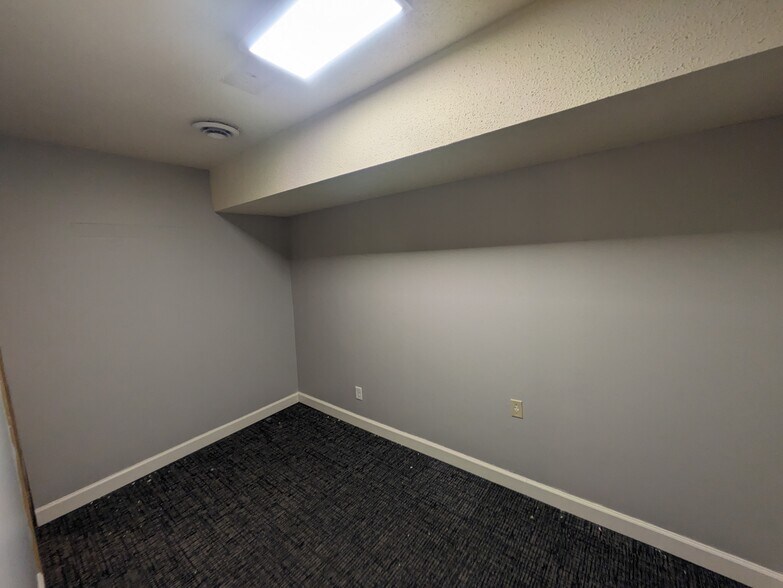 More Photos Of 545 Sherman St, Emporia Office For Lease