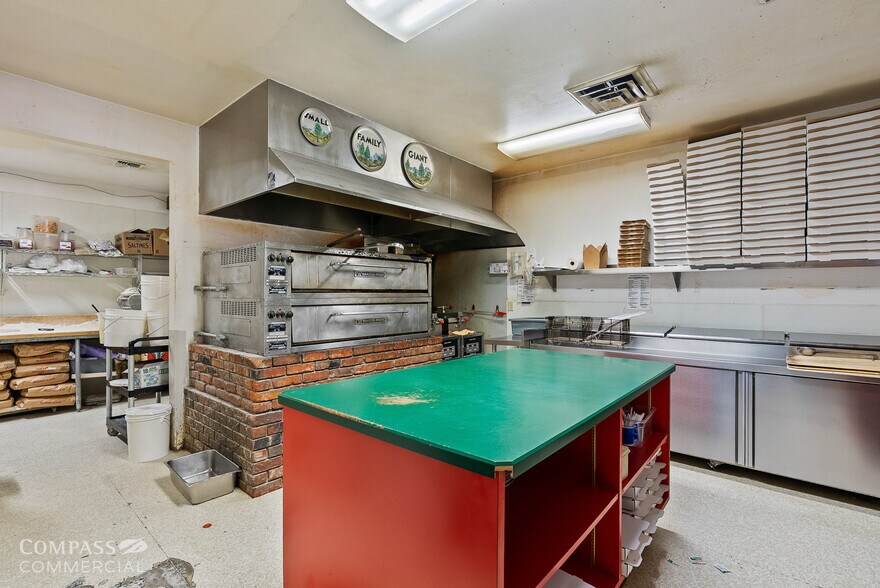 More Photos Of 52574 Highway 97, La Pine Restaurant For Sale