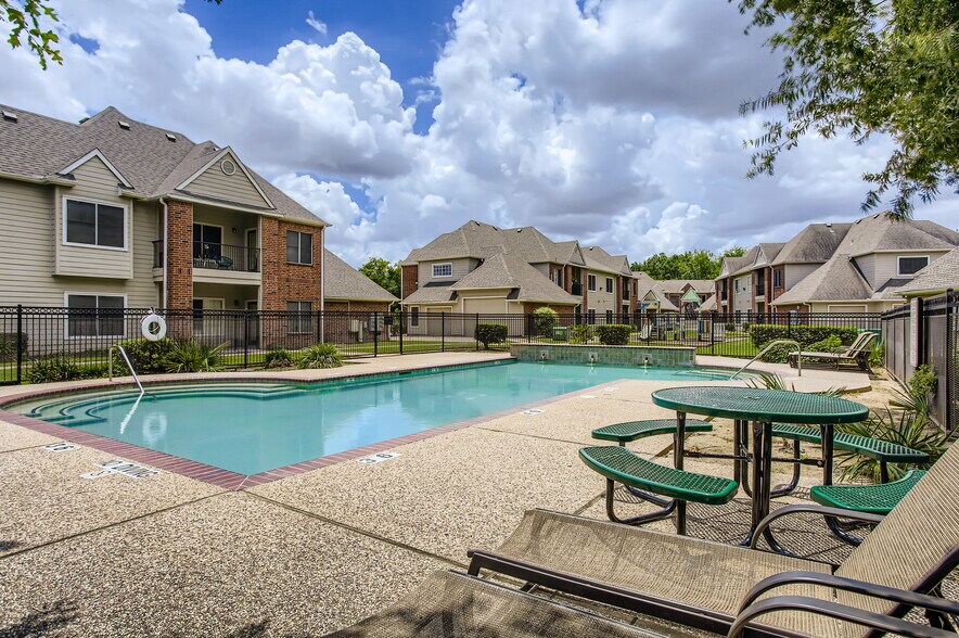 More Photos Of 12380 Wood Bayou Dr, Houston Apartments For Sale