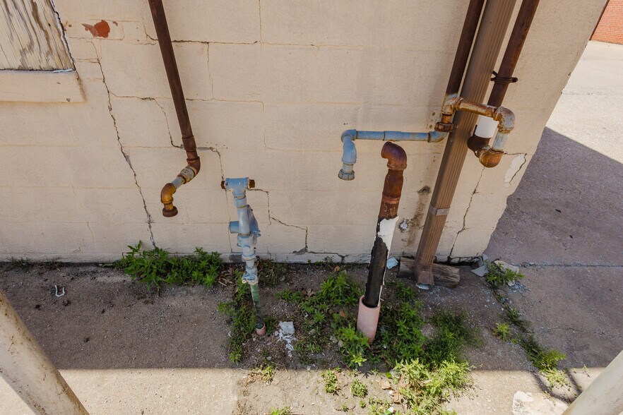 More Photos Of 470 N Seneca St, Wichita Warehouse For Sale