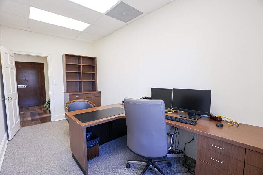 More Photos Of 630 Jefferson St, Paducah Office For Sale