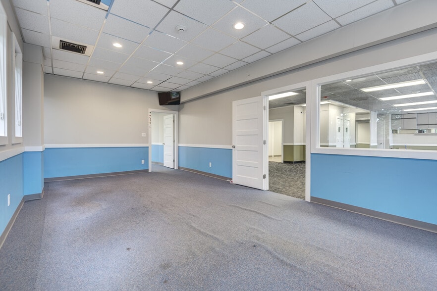 More Photos Of 1575 Hillside Ave, New Hyde Park Medical For Sale