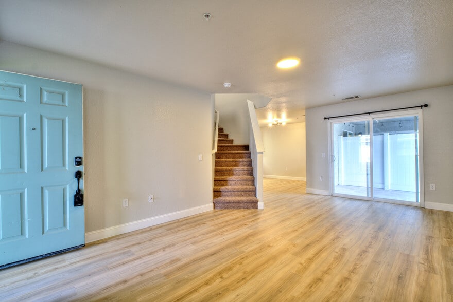 More Photos Of 1080 E Monte Vista Ave, Turlock Apartments For Sale
