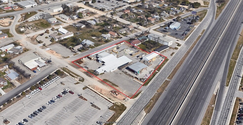 Primary Photo Of 1445 McQueeney Rd, New Braunfels General Retail For Lease