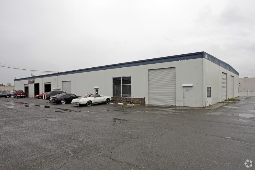 Primary Photo Of 2505-2519 Arden Way, Sacramento Warehouse For Lease