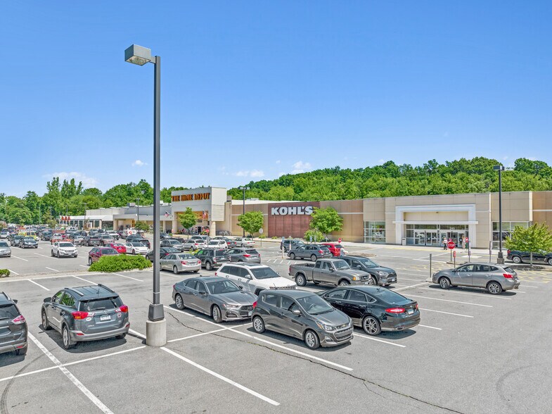 More Photos Of 225-273 Wilbur Cross Hwy, Berlin Unknown For Lease