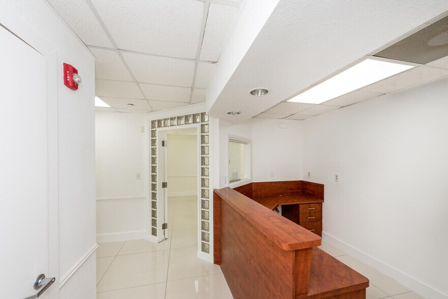 More Photos Of 2645 SW 37th Ave, Miami Medical For Lease