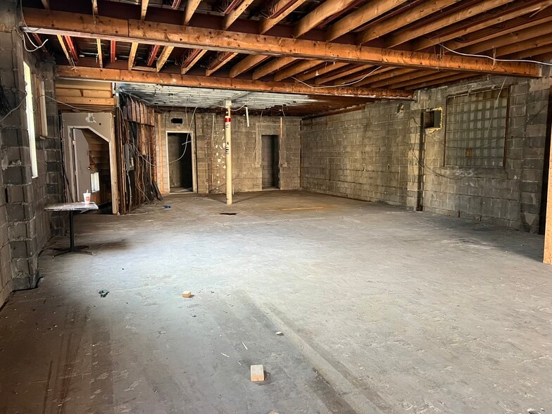 More Photos Of 162 Division St, Kingston Storefront For Sale