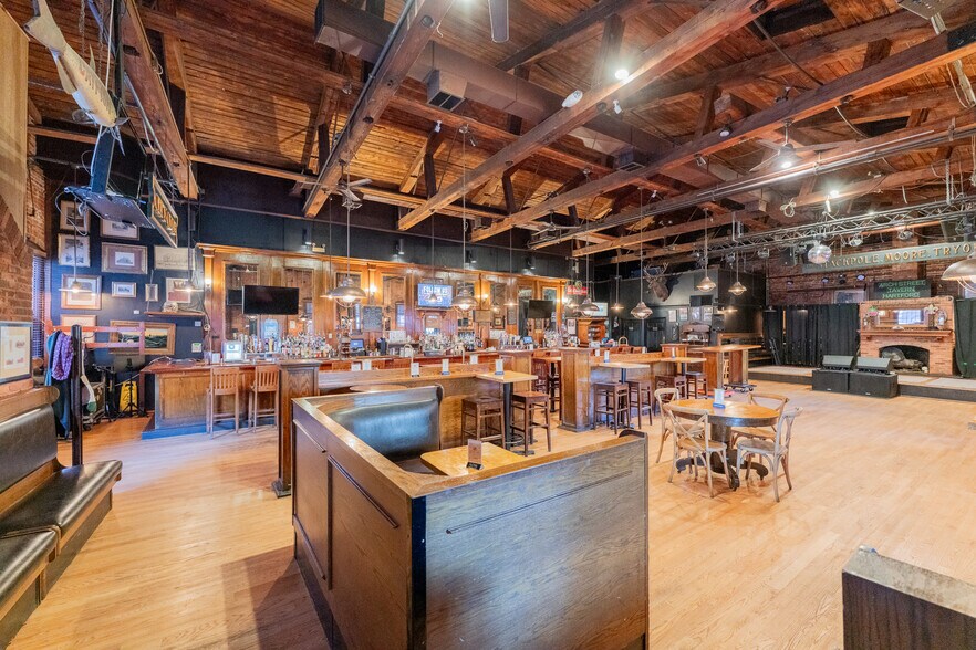 More Photos Of 83-85 Arch St, Hartford Restaurant For Sale