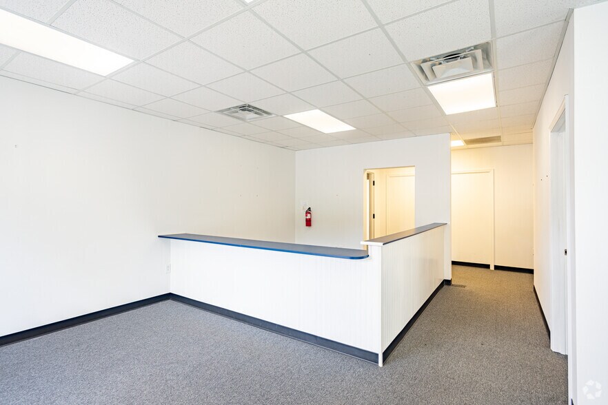 More Photos Of 1302 Lee St, West Point Freestanding For Lease