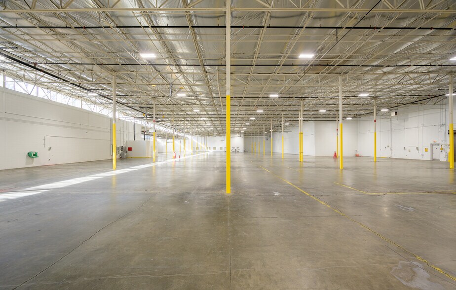 More Photos Of 1480 Bells Ferry Rd, Marietta Warehouse For Lease