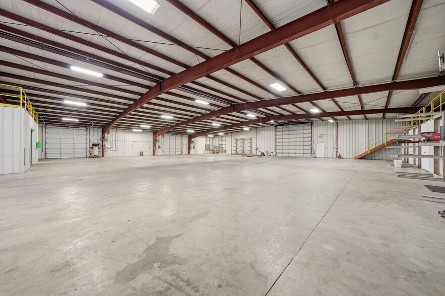 More Photos Of 4122 Hwy 90 Alt, Altair Light Distribution For Lease
