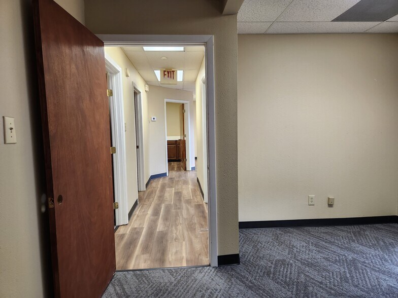 More Photos Of 10221 Desert Sands St, San Antonio Unknown For Lease