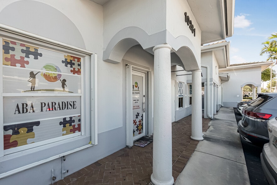 More Photos Of 10261 Sunset Dr, Miami Office For Lease