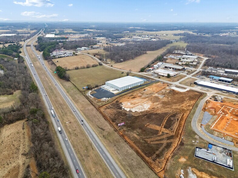 More Photos Of 411 Industrial Dr, White House Manufacturing For Lease