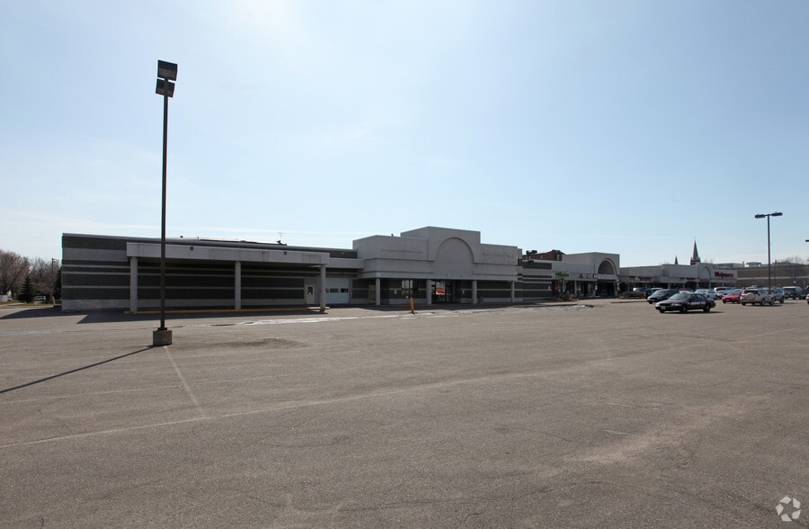 More Photos Of 519-621 W Broadway Ave, Minneapolis Unknown For Lease