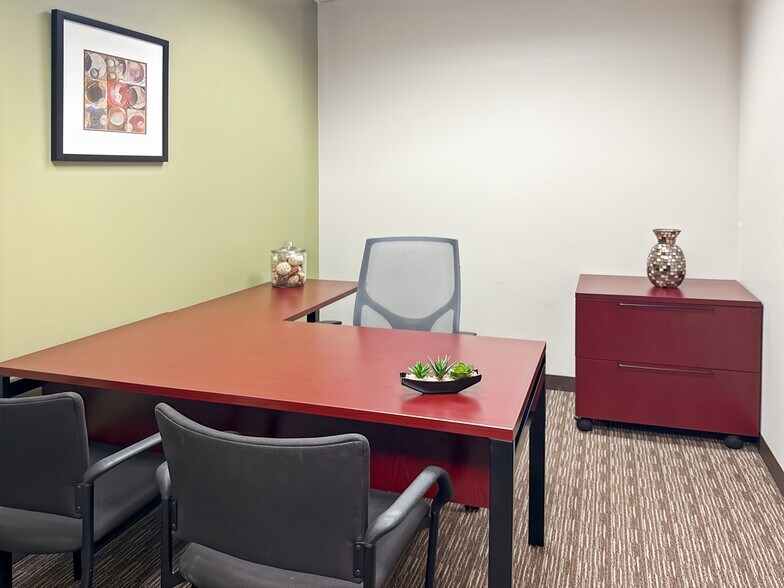 More Photos Of 1415 W 22nd St, Oak Brook Coworking Space
