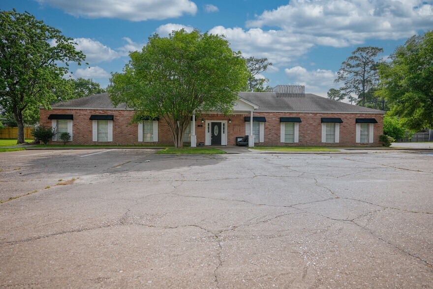 Primary Photo Of 14721 Pebble Bend Dr, Houston Medical For Sale