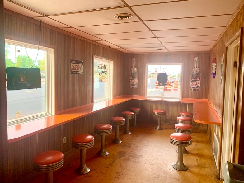 More Photos Of 1375 W Court St, Kankakee Fast Food For Sale