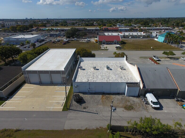 More Photos Of 4427 SE 16th Pl, Cape Coral Office For Lease