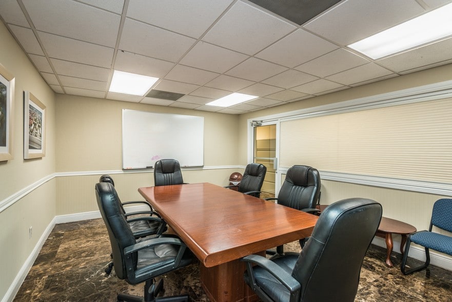 More Photos Of 255 University Dr, Coral Gables Medical For Lease