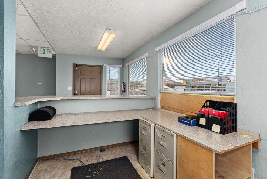 More Photos Of 1017 W Main St, Centralia Flex For Sale