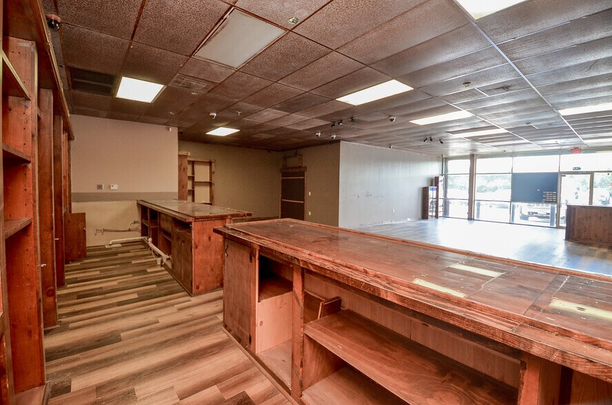 More Photos Of 8050 N Sam Houston Pky W, Houston Storefront For Lease